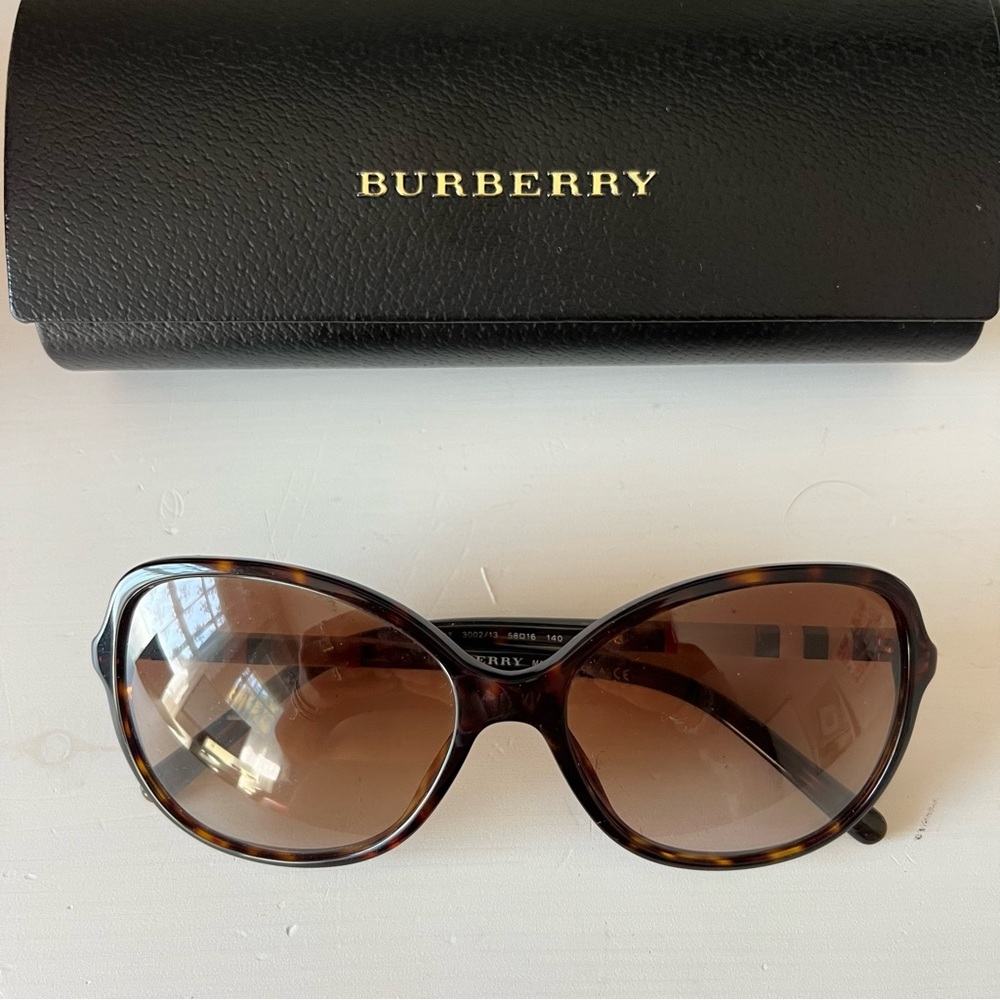 Burberry Tortoiseshell Sunglasses with Brown Lenses and Signature Check Arms - Picture 2 of 6